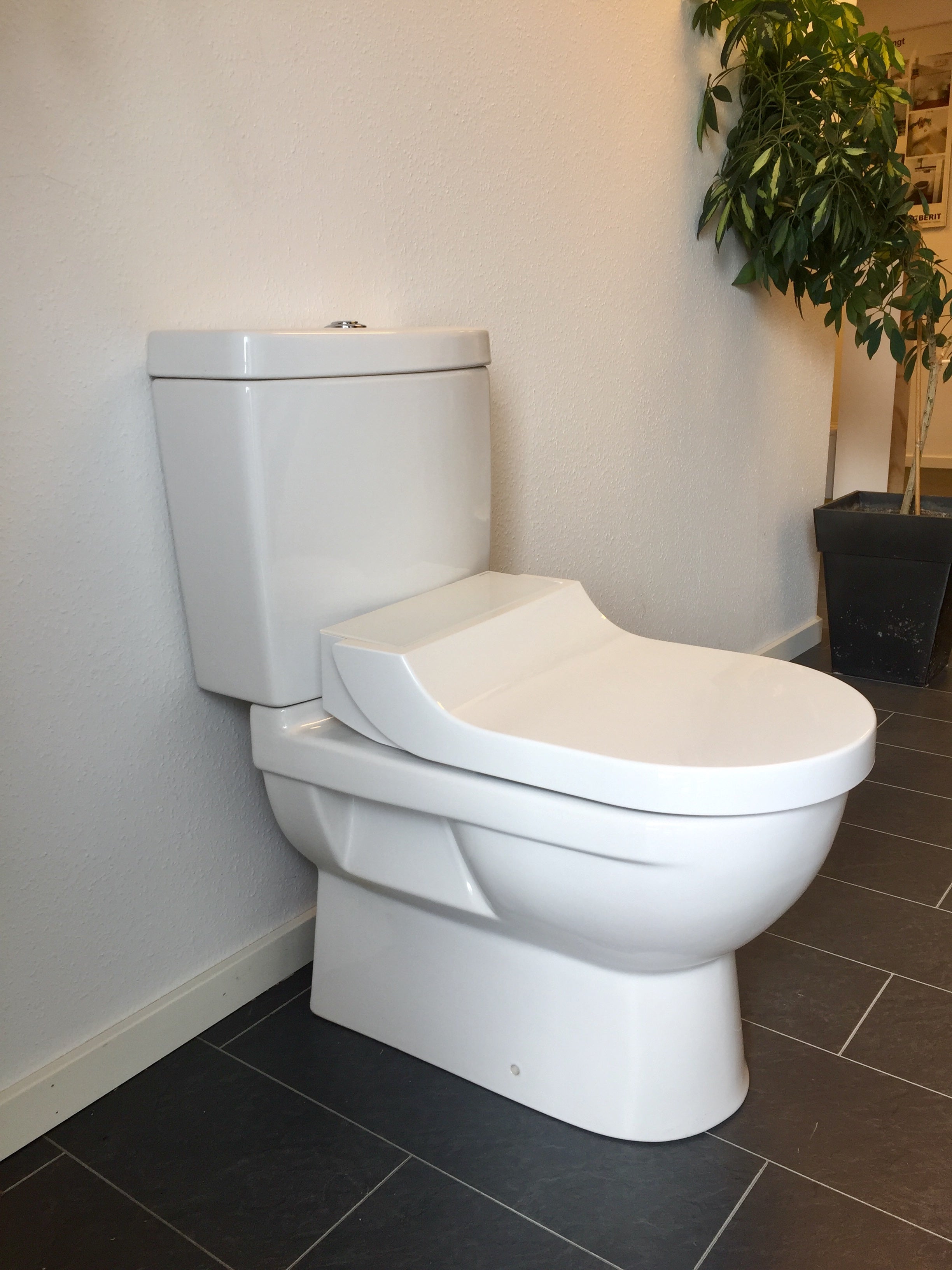 Geberit AquaClean Tuma Comfort med gulvstående toilet – SmartHome